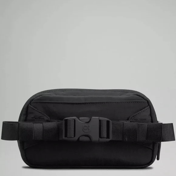 Lululemon Black Mini Belt Bag Crossbody Bag Sling Bag Nwt - Picture 2 of 8